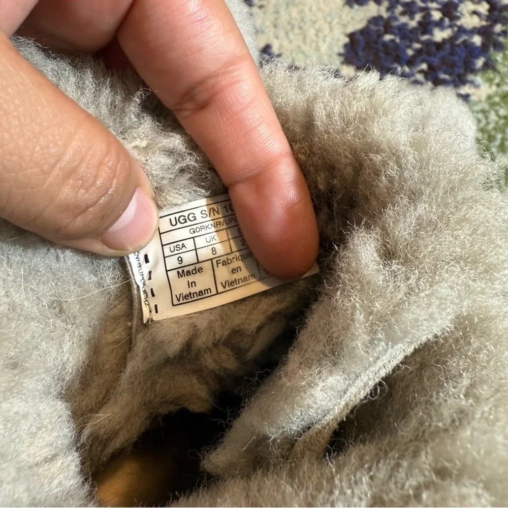 Ugg Cozy Gray Suede Boots with Fur Trim toddler 9